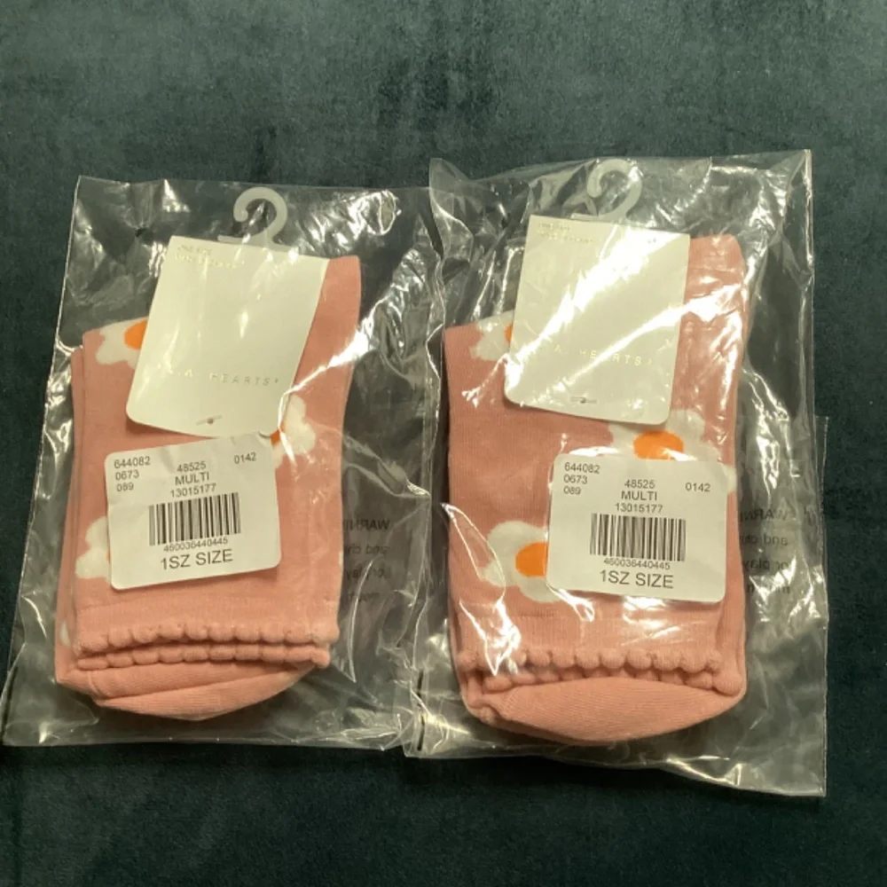 LA Hearts Daisy Flower Pink Socks Bundle